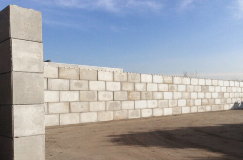 mur anti-souffle à partir de blocs de lego en béton