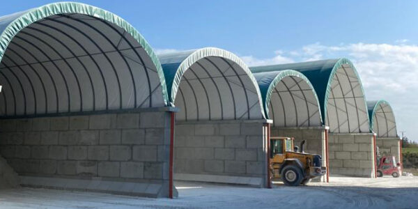 construire à partir de blocs de lego en béton